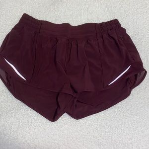 Lululemon hotty hot shorts 2.5” size 10 - maroon